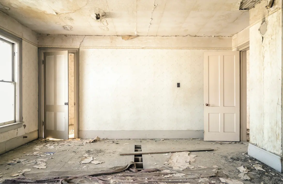 Waste disposal crew managing a cleanout project in Evesham